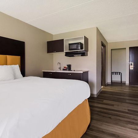 Clarion Pointe Lake Jackson - Clute 외부 사진