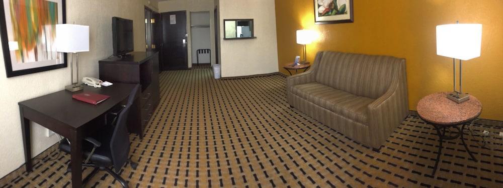 Clarion Pointe Lake Jackson - Clute 외부 사진