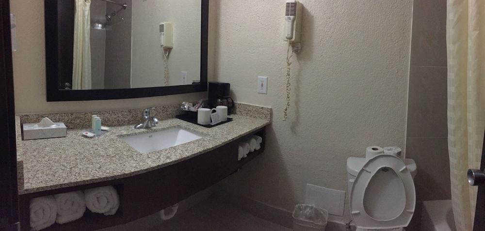 Clarion Pointe Lake Jackson - Clute 외부 사진