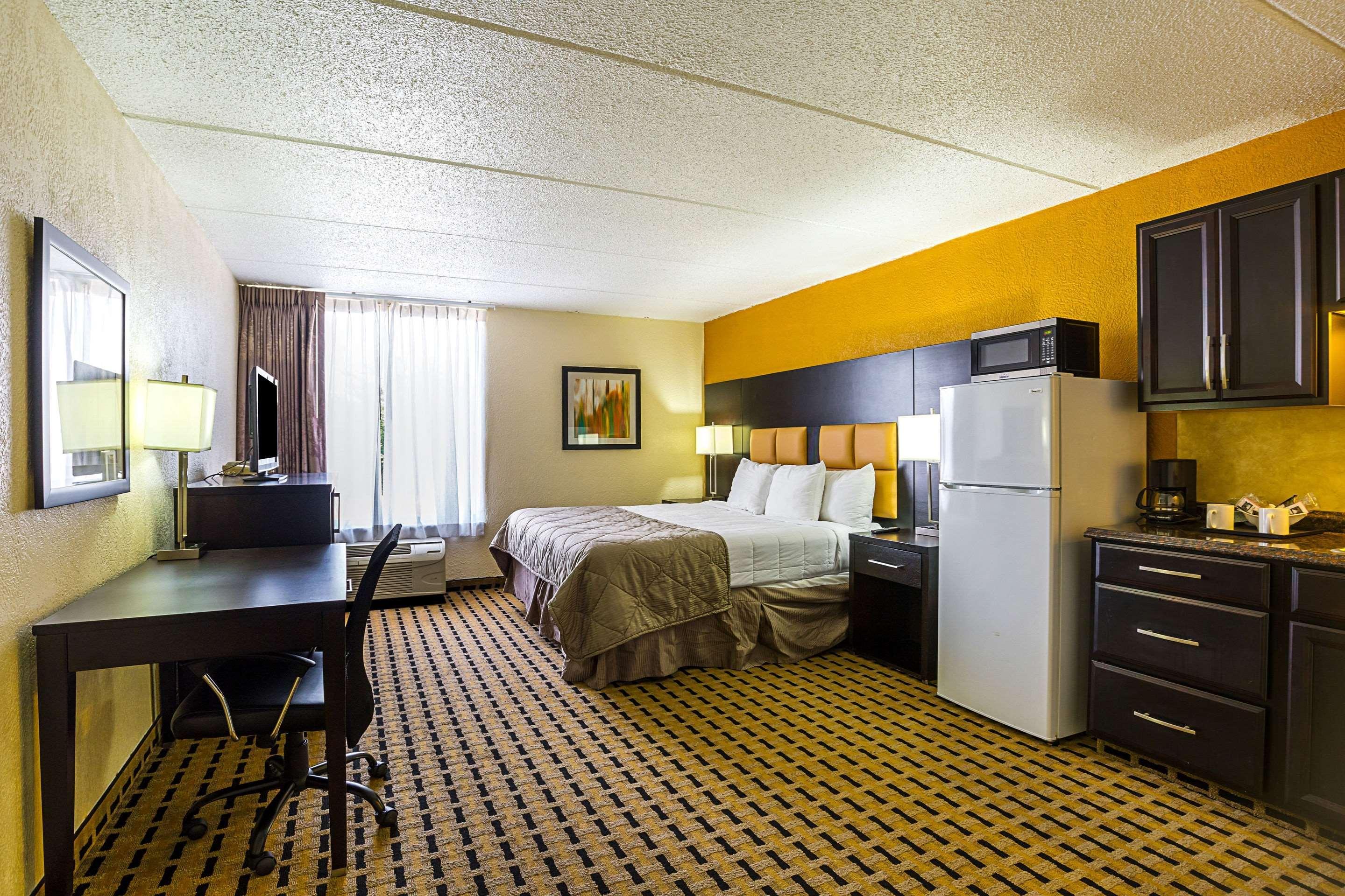 Clarion Pointe Lake Jackson - Clute 외부 사진