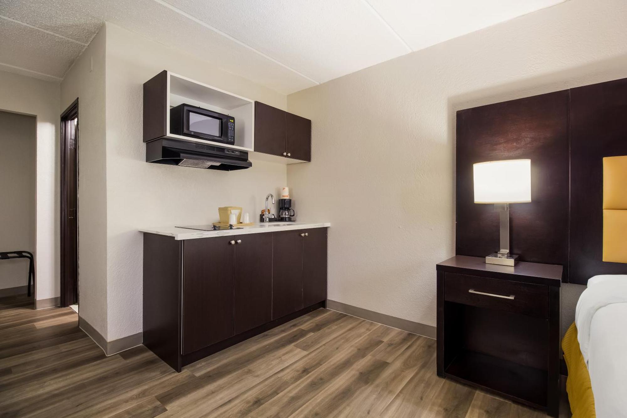 Clarion Pointe Lake Jackson - Clute 외부 사진