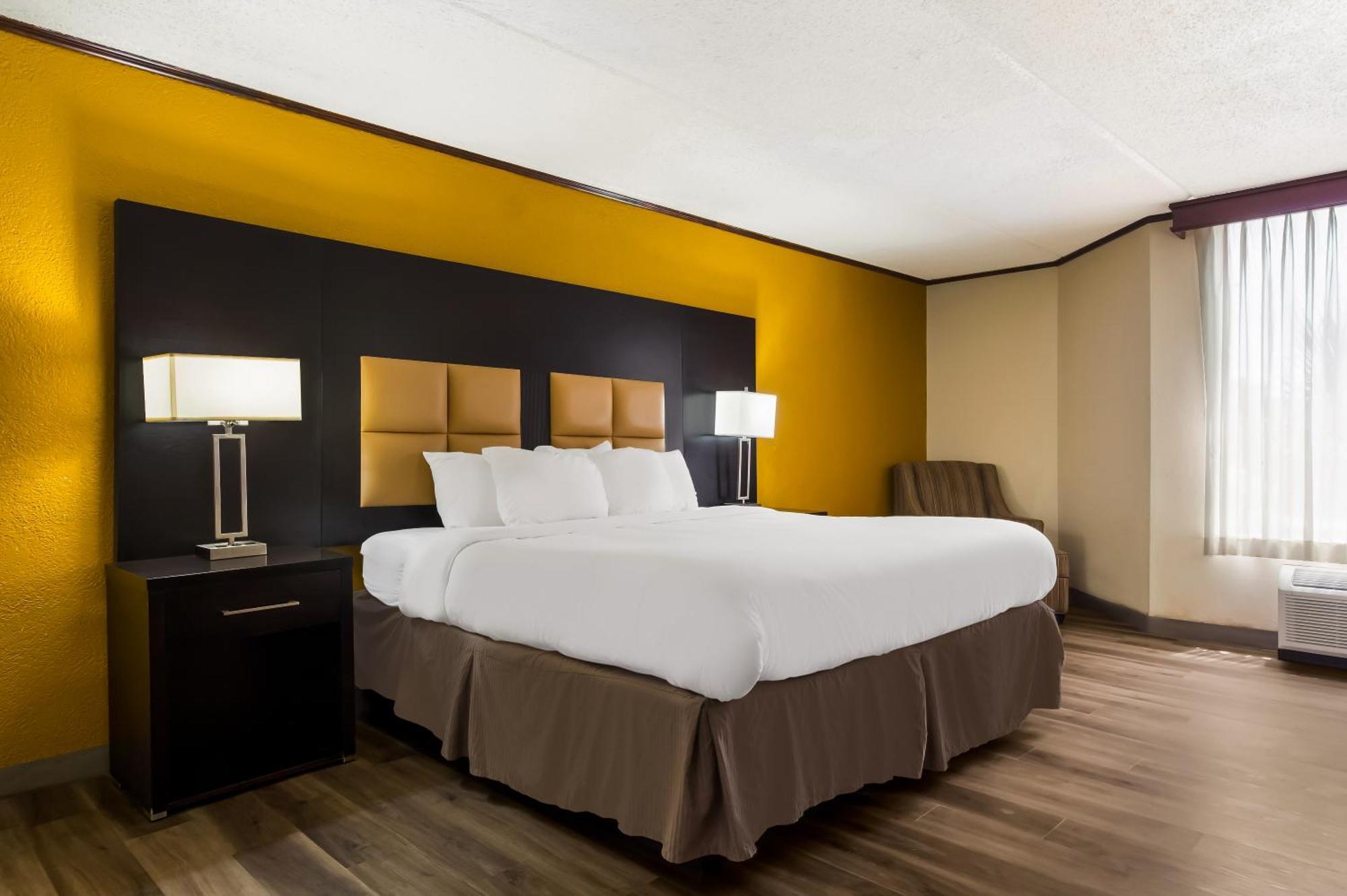 Clarion Pointe Lake Jackson - Clute 외부 사진