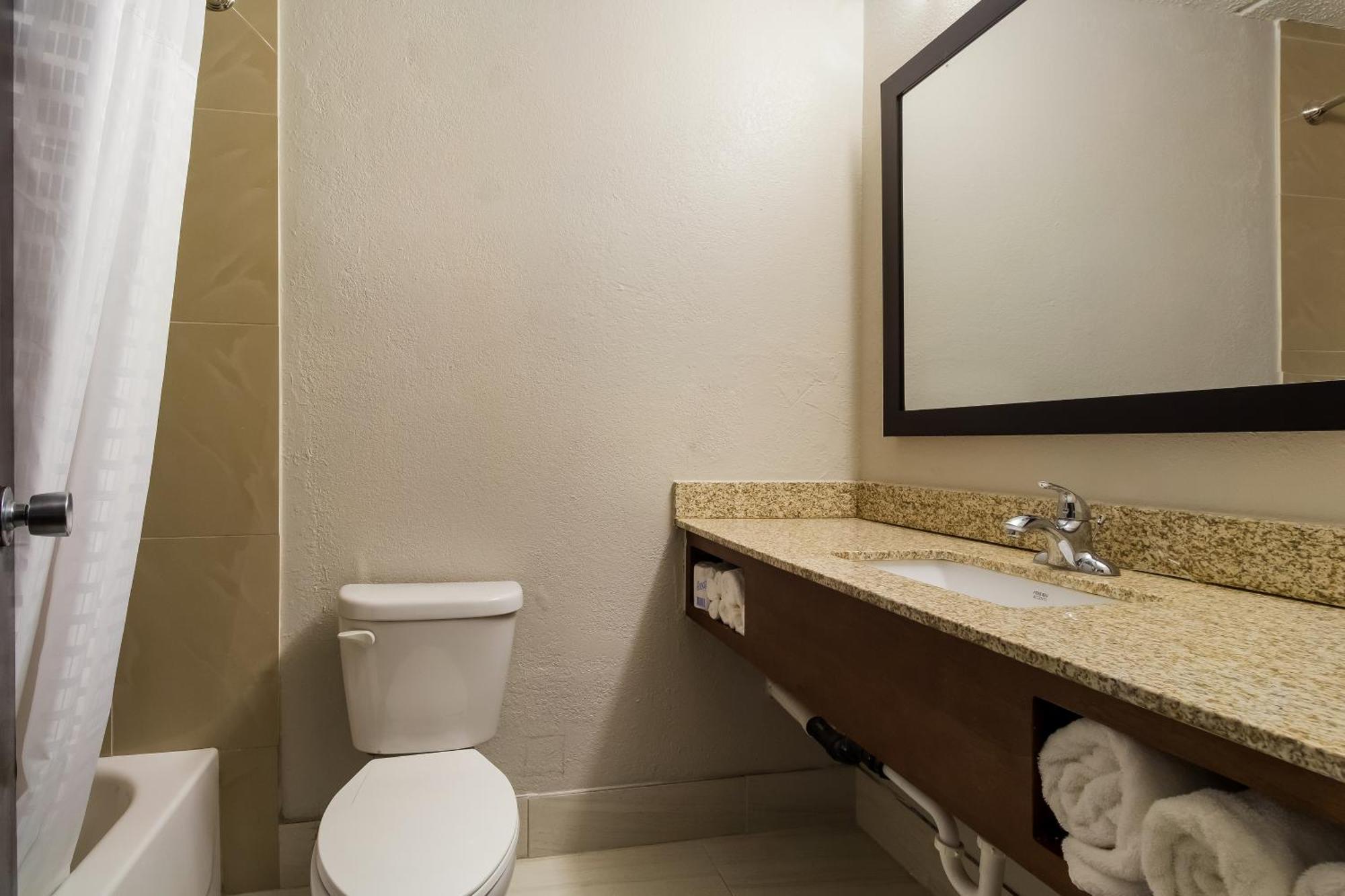 Clarion Pointe Lake Jackson - Clute 외부 사진