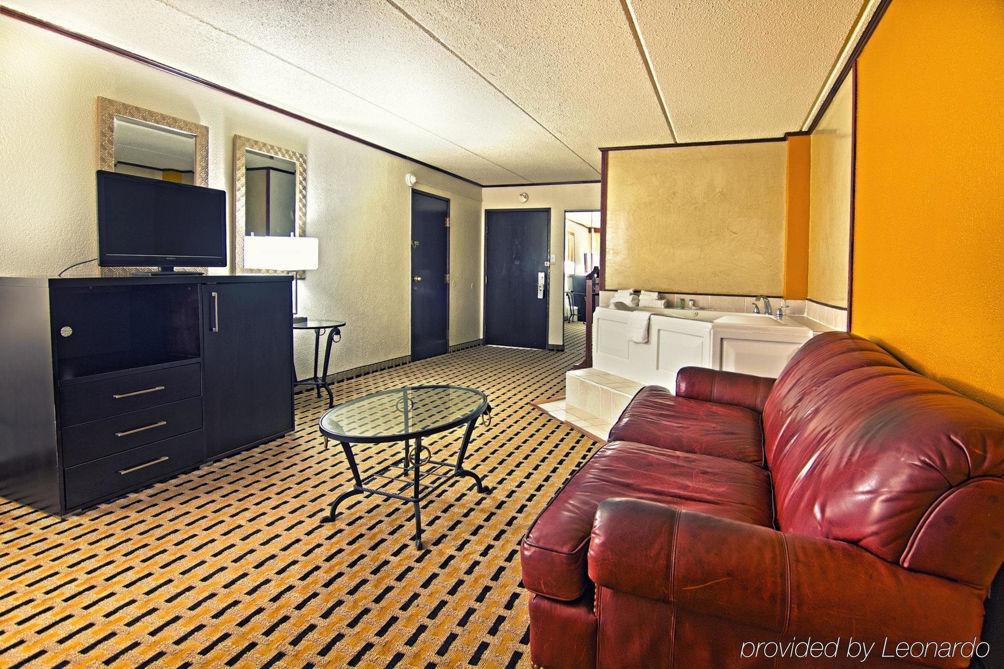 Clarion Pointe Lake Jackson - Clute 외부 사진