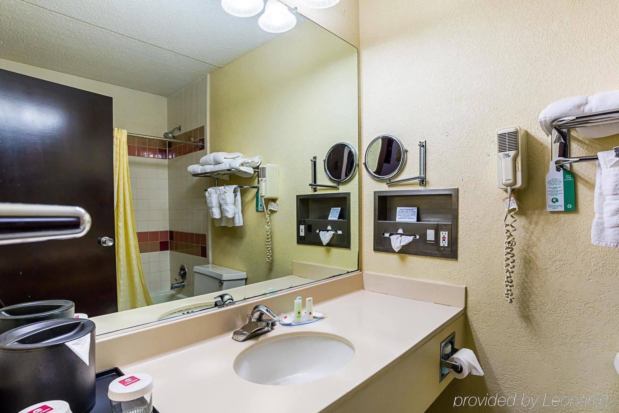 Clarion Pointe Lake Jackson - Clute 외부 사진